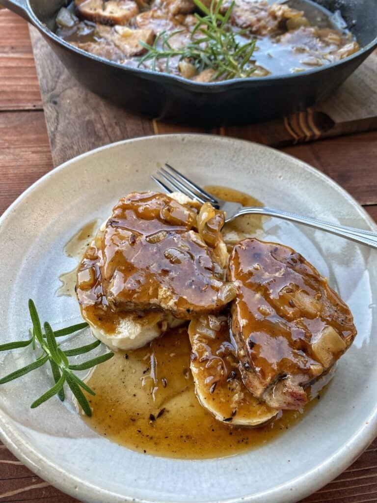 Mushroom pan gravy over bread dumplings