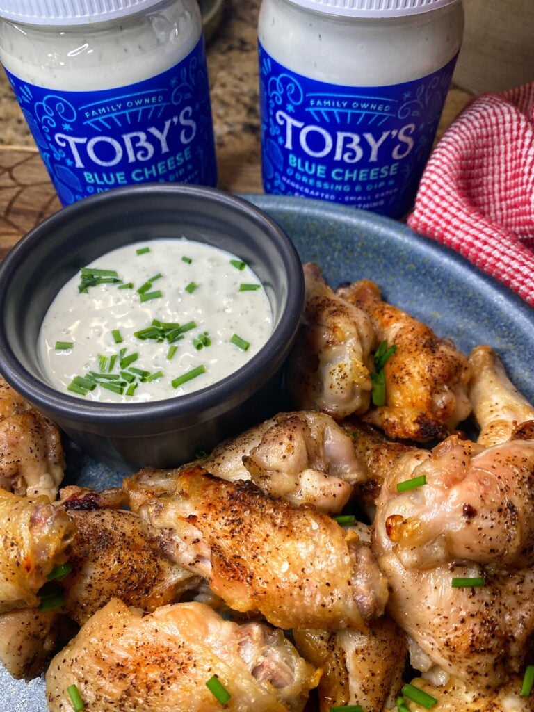 Wings with blue cheese dip