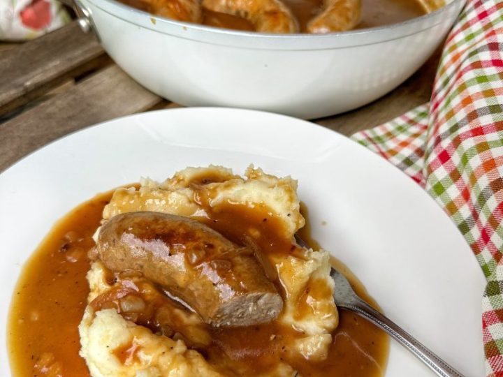 Sausages In Onion Gravy - The Tipsy Housewife