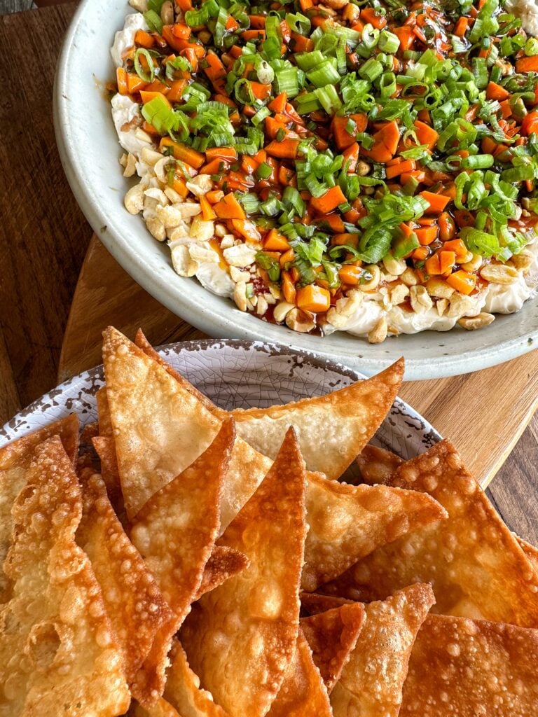 Egg roll dip with wonton chips