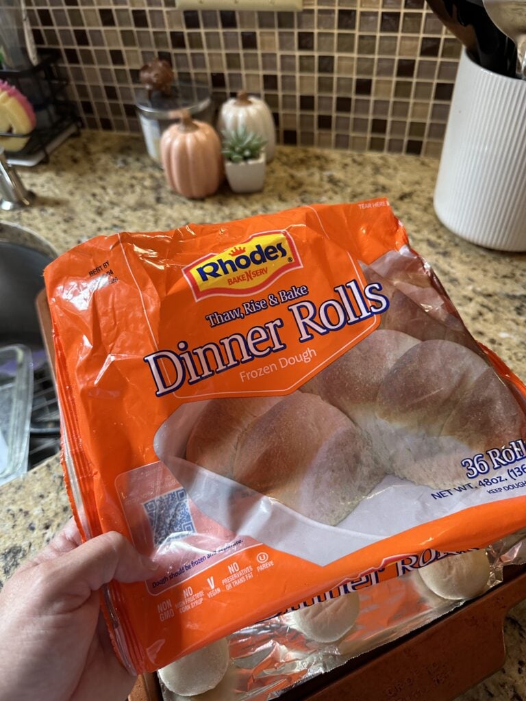 Packaged frozen dinner rolls
