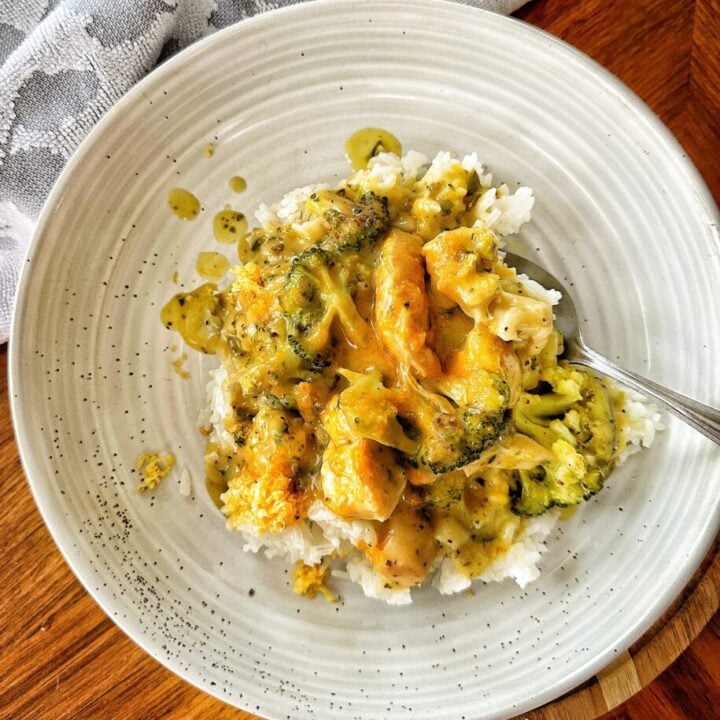 One Skillet Creamy Cheddar Chicken and Broccoli Recipe