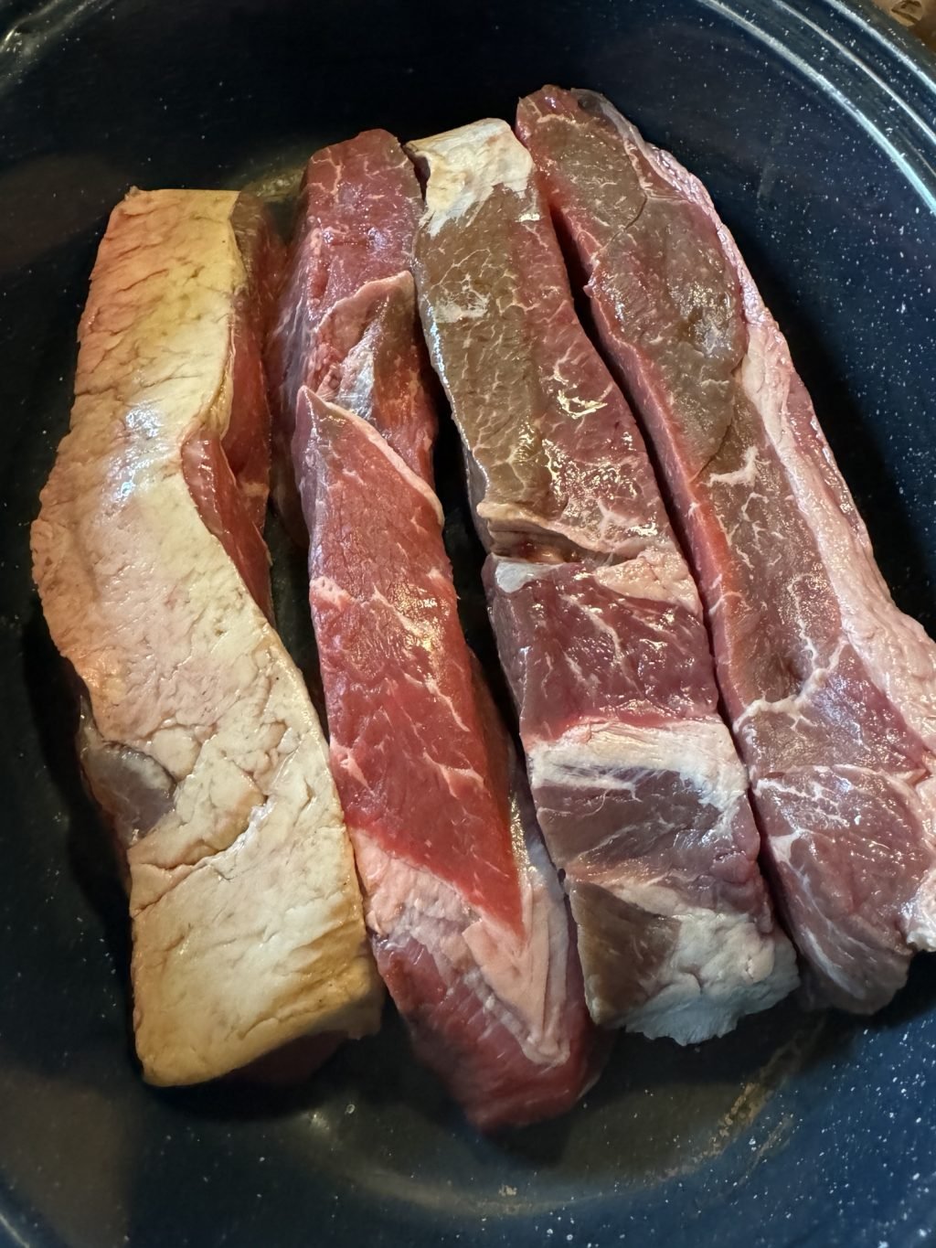 4 raw country ribs placed in a pot