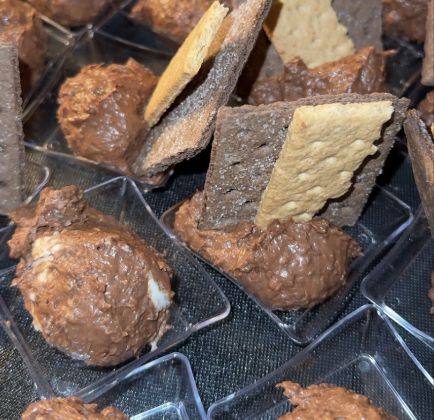 Kit Kat dip cups with graham crackers dipped in them