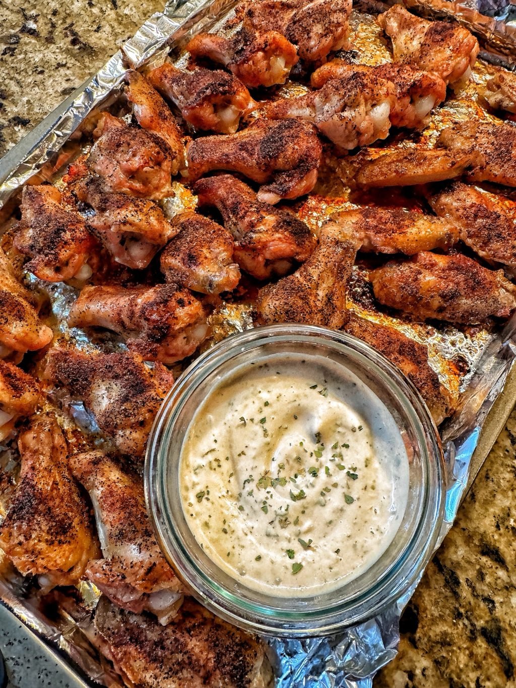 Crispy Chicken Wings with white sauce