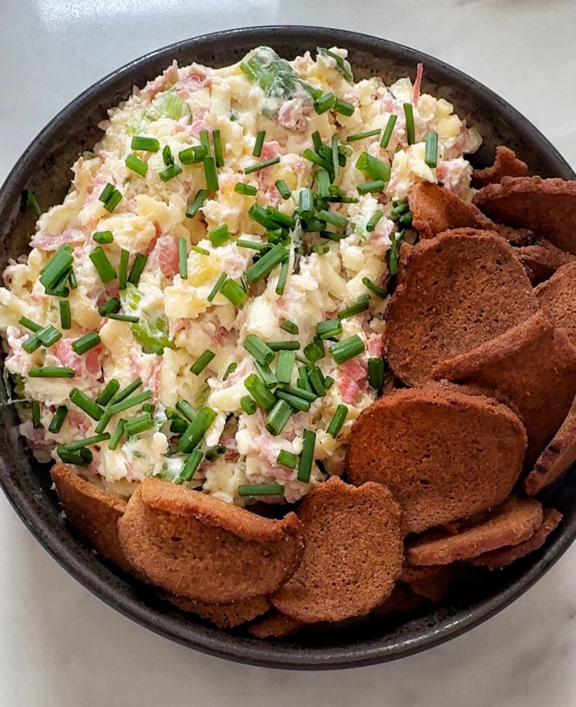 Cheese and corned beef spread with rye chips