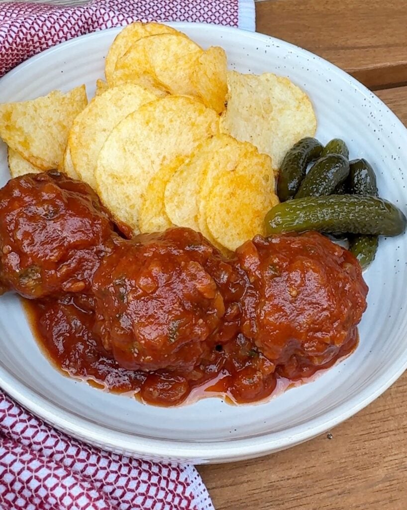 Sloppy Joe Meatballs with chips and gherkins