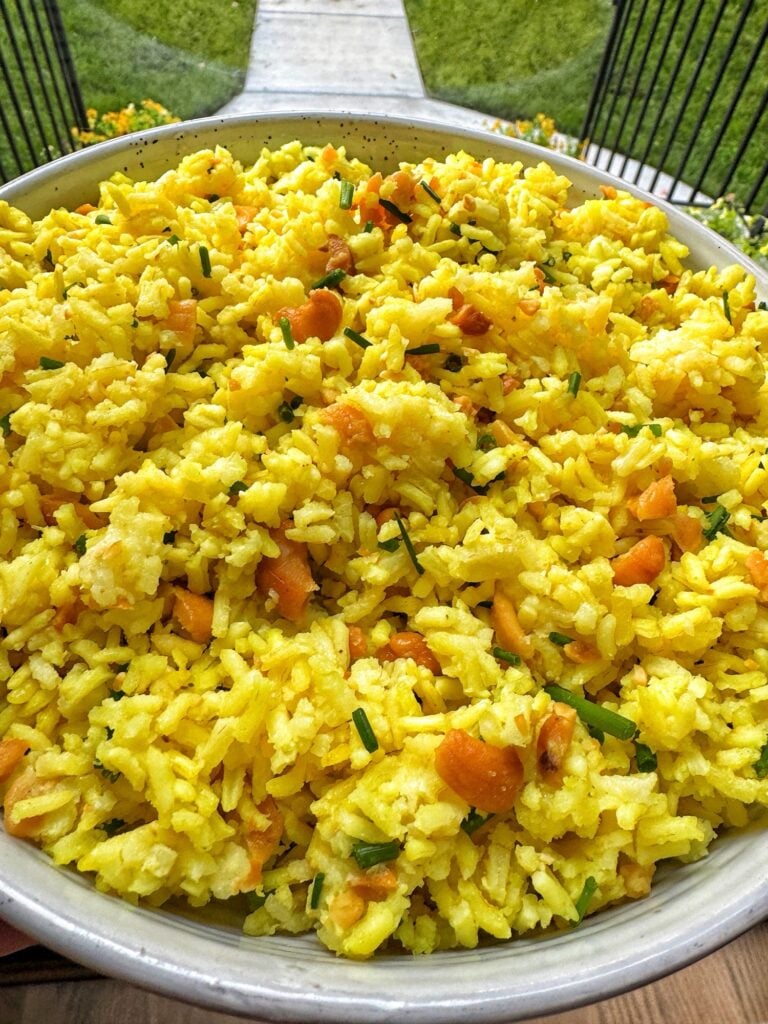 Golden Rice with Toasted Cashews