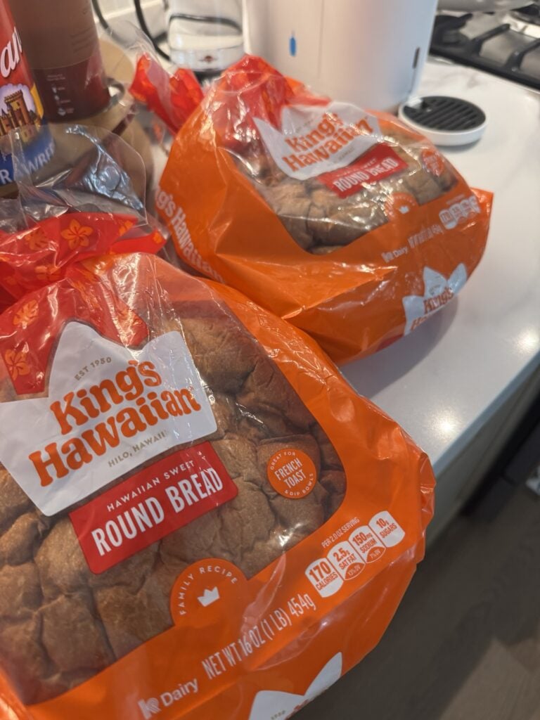 Packages of King's Hawaiian round bread