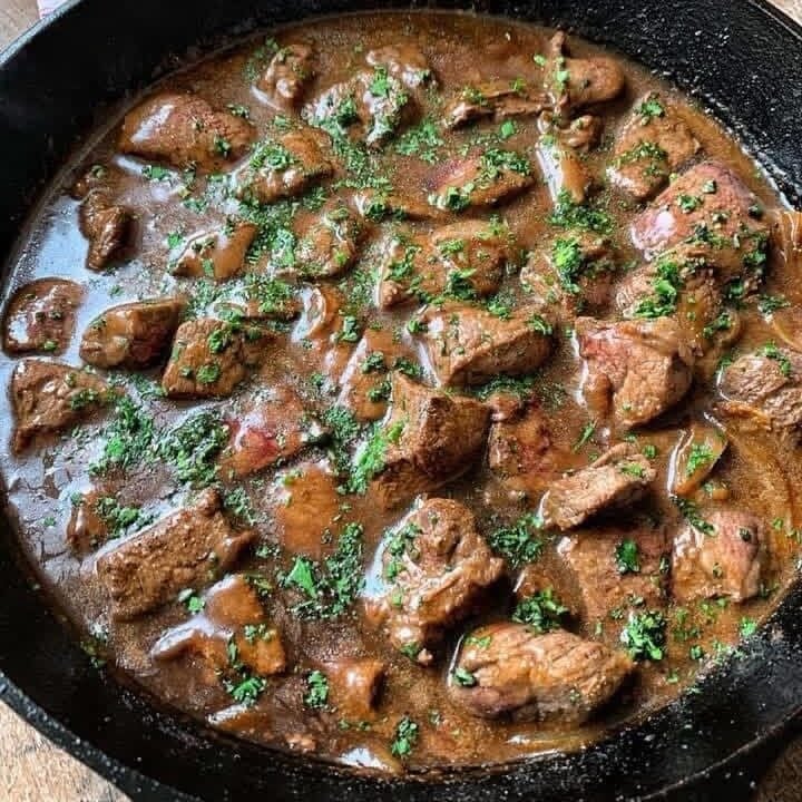 Easy Weeknight Steak Tips and Gravy