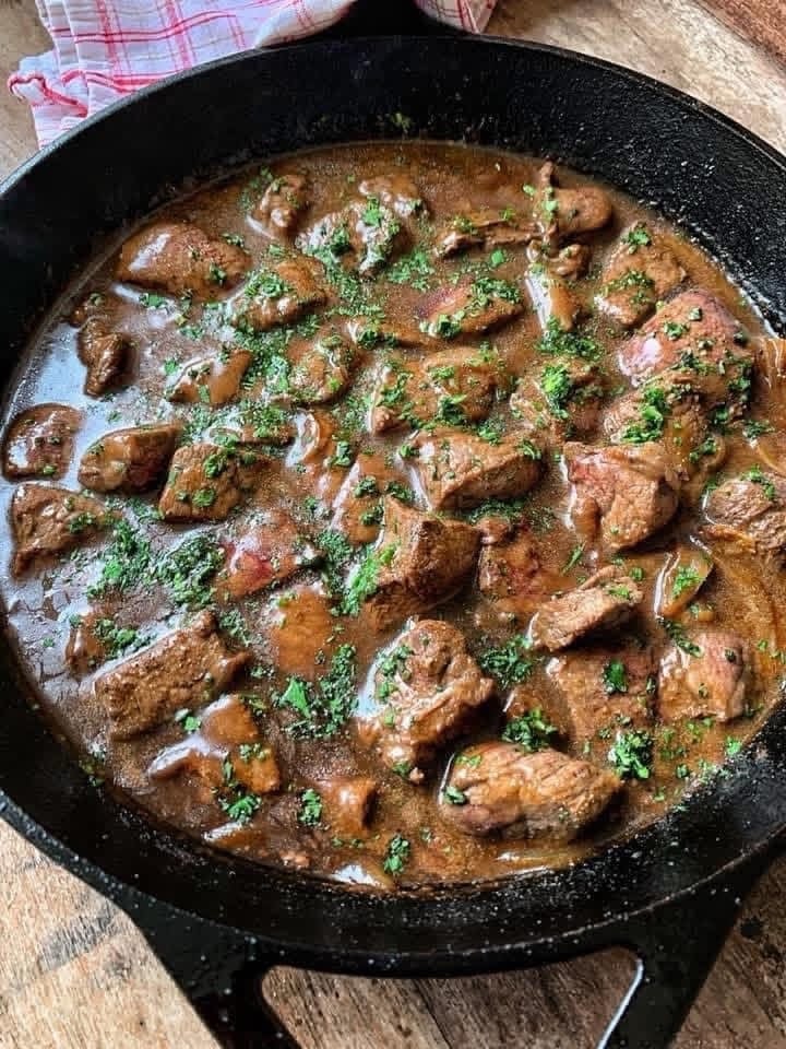 Easy Weeknight Steak Tips and Gravy