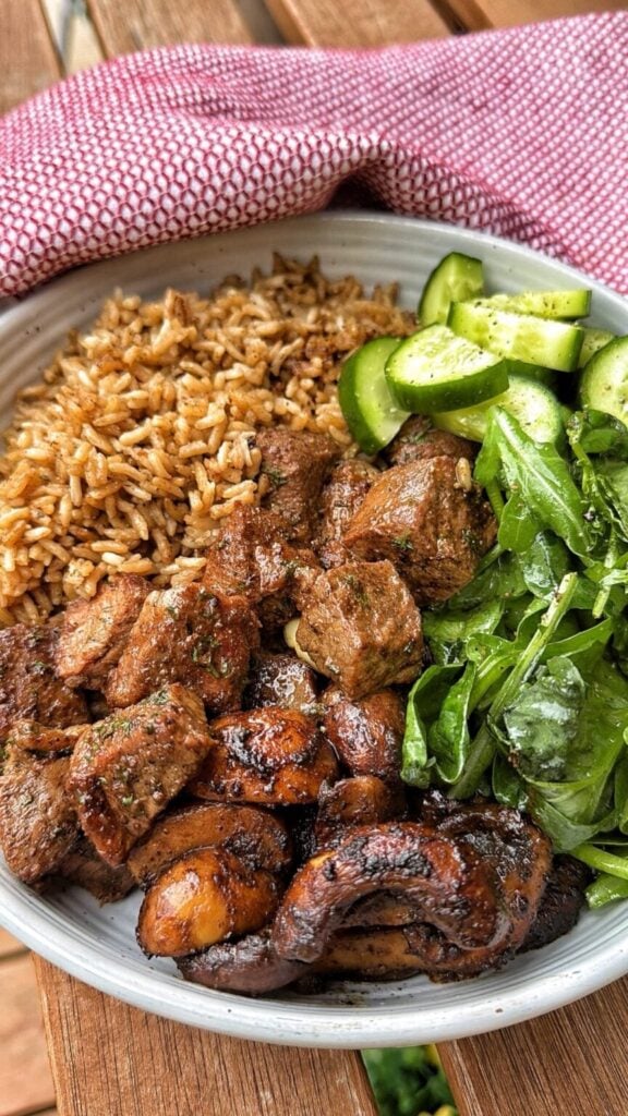 Easy Weeknight Steak Tips and Gravy