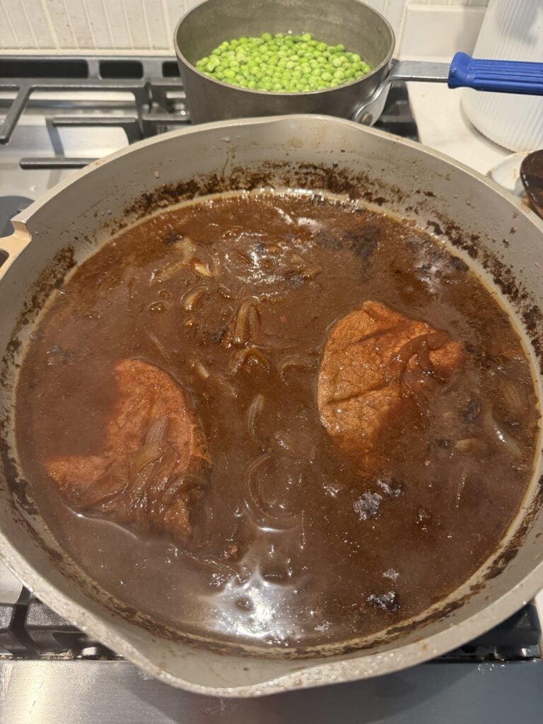 Homemade brown onion gravy for skillet round steak