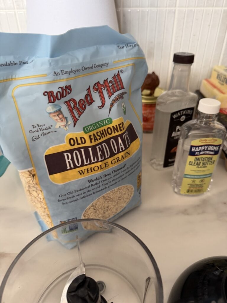 A picture of Bob's Red Mill Rolled Oats for the cookie recipe