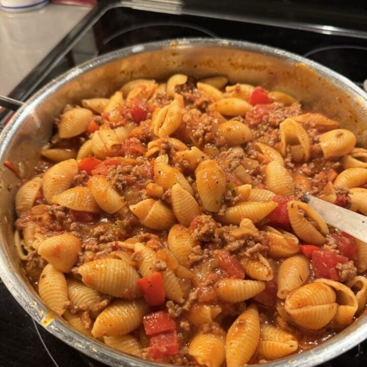 Shell pasta tossed in tomato meat sauce with ground beef, red bell pepper, and onion.